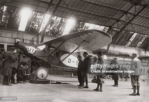 Making preparations for the International flight round Europe.Berlin-Staaken. July 17th 1930. Photograph. Vorbereitungen zum Internationalen...