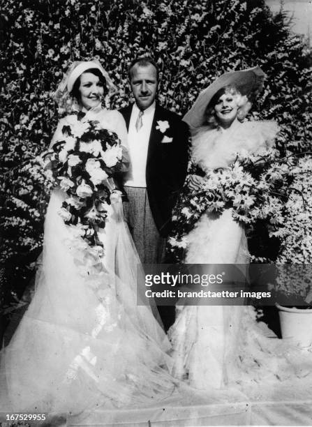 Wedding of actress Carmelita Geraghty and Carey Wilson. Beverly Hills. California. Right: the maid of honor: Jean Harlow. . Photograph. Hochzeit von...