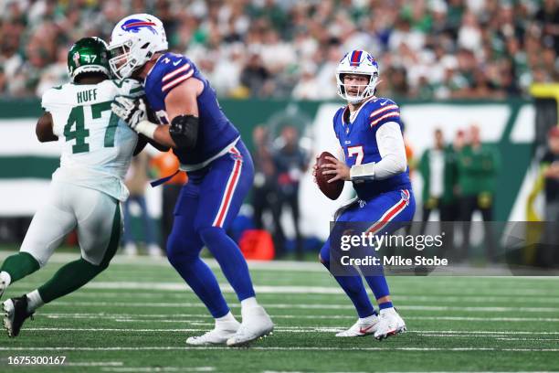 Josh Allen of the Buffalo Bills passes the ball during the second quarter of the NFL game against the New York Jets at MetLife Stadium on September...