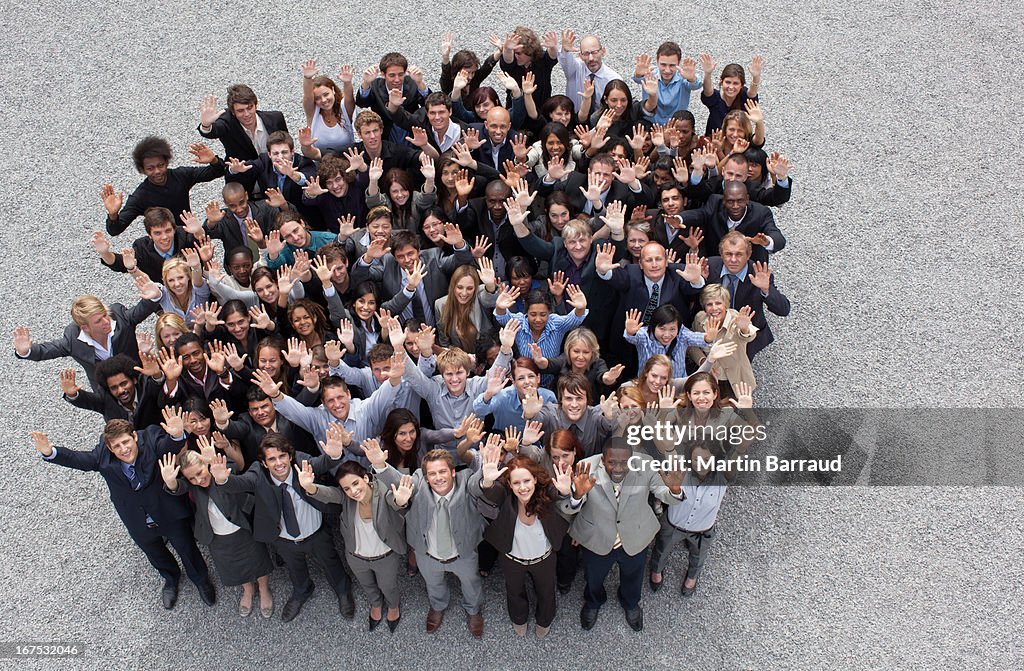 Retrato de agitando las personas de negocios