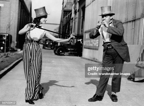 British actor and director Charles Laughton and the british actress Vivien Leigh during shootings for the movie ST. MARTIN´s LANE. Elstree...