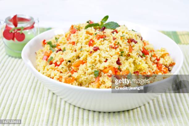 couscous-salat - kuskus stock-fotos und bilder