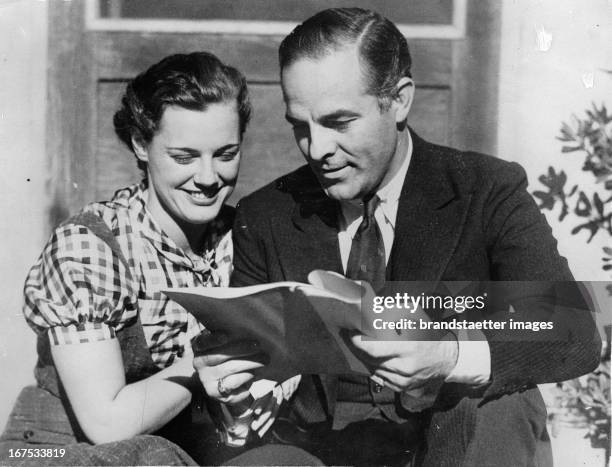 Actor Antonio Moreno and Eleanor Holm preparing for a film role. Hollywood. USA. . Photograph. Schauspieler Antonio Moreno und Eleanor Holm bereiten...