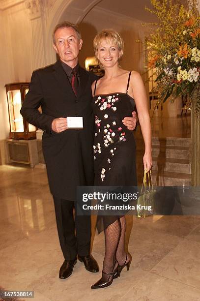 Moderatorin Ulla Kock Am Brink Und Ehemann Alfred Bremm Bei Der Verleihung Des "Gala Spa Award 2001" In Baden Baden Am 170301