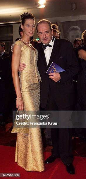 Produzent Ralph Siegel Und Tochter Marcella Bei "Bambi" 2001 Verleihung In Berlin