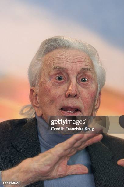 Schauspieler Kirk Douglas Gibt Pk Zu Der Hommage Für Sein Lebenswerk