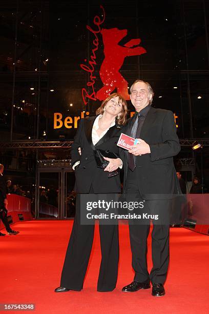 Schauspielerin Senta Berger Und Ehemann Michael Verhoeven Bei Der Eröffnung Der Berlinale Mit Dem Film "Shine A Light" In Berlin Am 070208