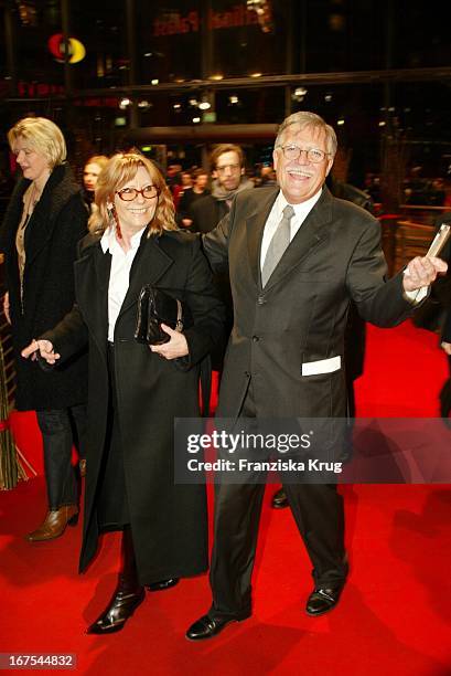Kameramann Michael Ballhaus Und Ehefrau Helga Bei Der Premiere Von "Der Felsen" Im Berlinale Palast Am 100202
