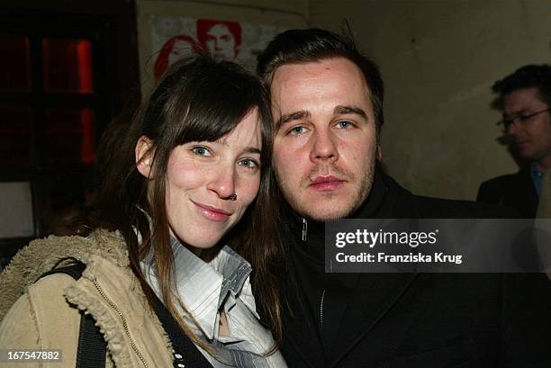 Schauspieler Frank Giering Und Freundin Angela Peltner Feiern Bei Der Aftershowparty Der Premiere Von "Good Bye Lenin" Am 090203