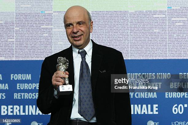 Produzent Alain Sarde Auf Der Pressekonferenz Der Gewinner Der 60. Berlinale 2010 Im Hotel Hyatt In Berlin Am 20022010