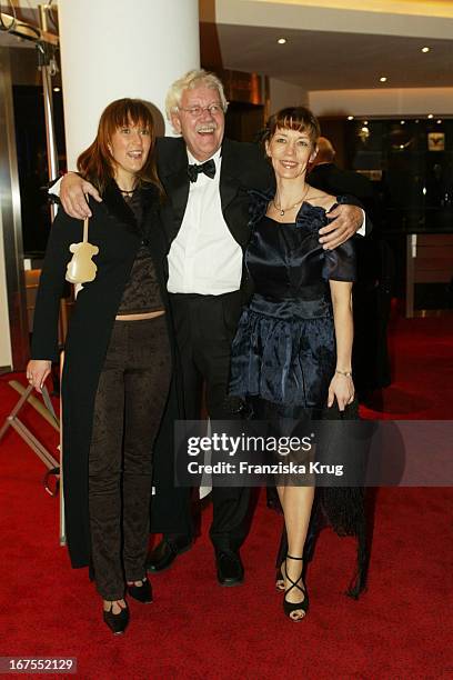 Theresa Und Vater Carlo Von Tiedemann Und Dessen Freundin Julia Laubrunn Bei Der Musicalpremiere "Tanz Der Vampire" In Der Neuen Flora In Hamburg