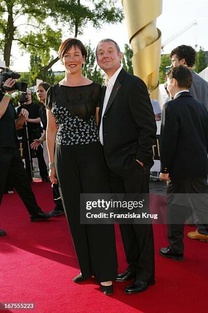 Schauspieler Joachim Krol Mit Ehefrau Heidrun Teusner Bei Der Verleihung "Deutschen Filmpreis" Im Berliner Tempodrom