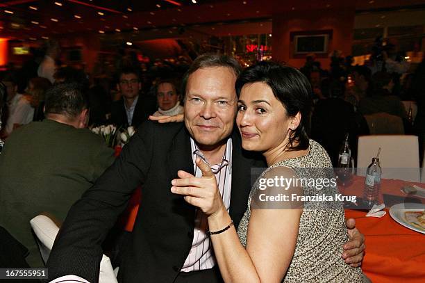 Moderatorin Sandra Maischberger Mit Ehemann Jan Kerhart Beim Empfang Nach Der Premiere Des Eröffnungsfilms "Snow Cake" Im Berlinalepalast Am 090206