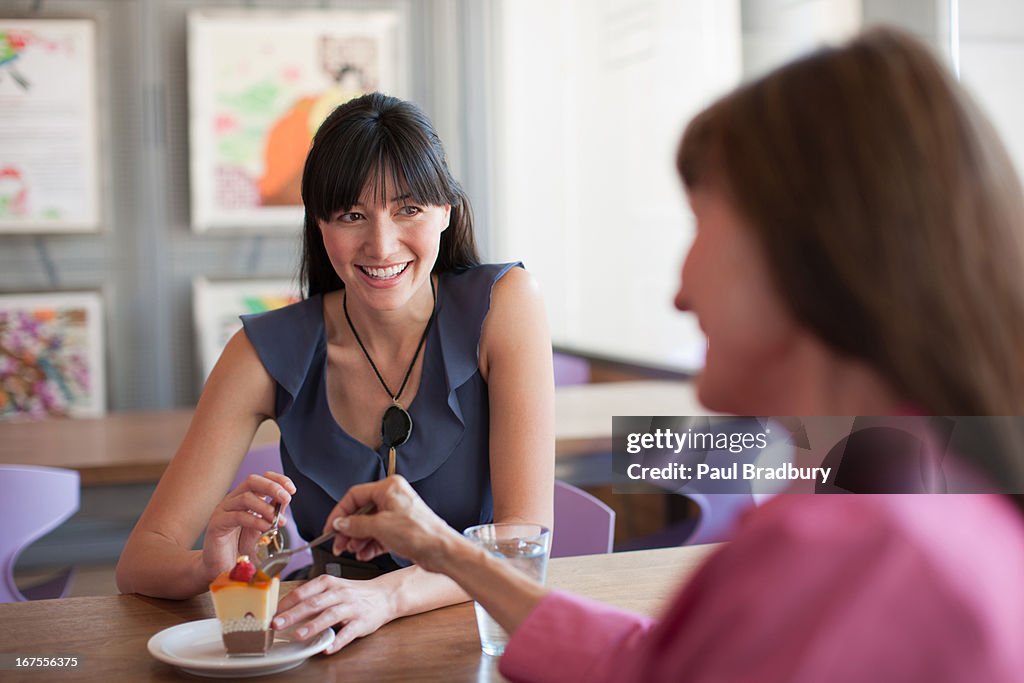 女性共有のデザート「カフェ