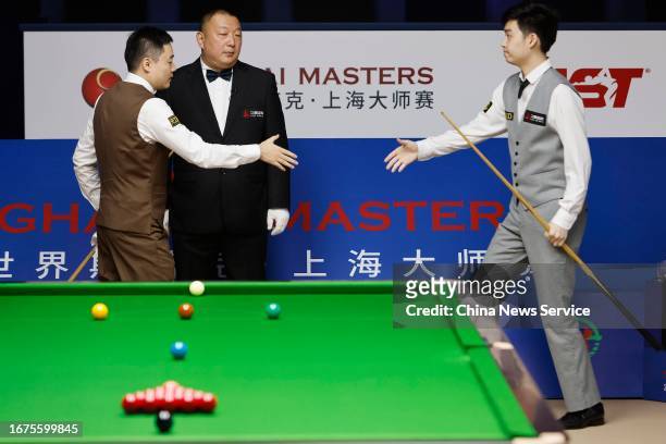 Ding Junhui of China shakes hands with Si Jiahui of China prior to their first round match on day 1 of World Snooker Shanghai Masters 2023 at...