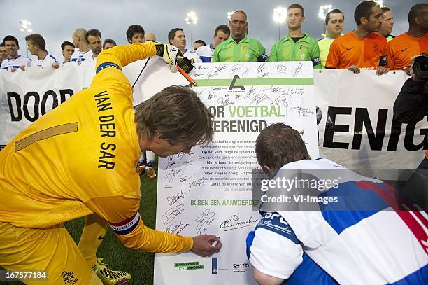 Edwin van der Sar, Mijkel van Nieuwenhuizen during the benefit match for the relatives of Richard Nieuwenhuizen, the football linesman who died after...