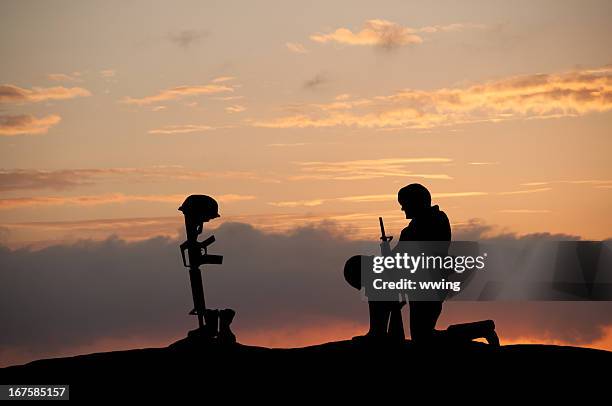 grave of fallen soldier - remembrance sunday stock pictures, royalty-free photos & images