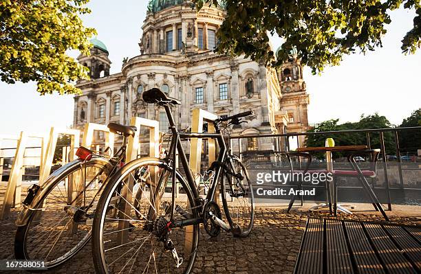 city cycle commuting - berlin stock pictures, royalty-free photos & images
