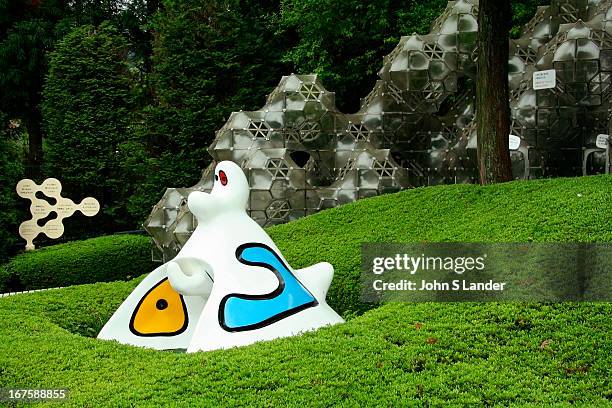The Hakone Open Air Museum creates a harmonic balance of the nature of Hakone National Park with art in the form of scultpures and other artwork,...