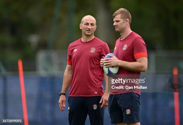 Steve Borthwick, Head Coach of England speaks with George Kruis during a training session at Stade Ferdinand Petit on September 12, 2023 in Le...