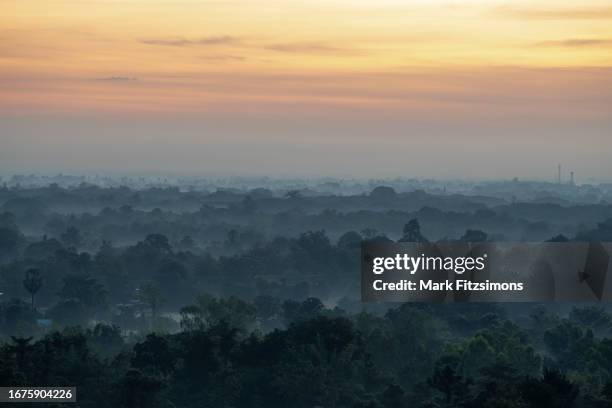 sukhothai kingdom, sukhothai, thailand - sukhothai historical park stock pictures, royalty-free photos & images