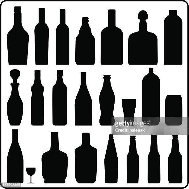 illustrazioni stock, clip art, cartoni animati e icone di tendenza di silhouette di bottiglia - bottiglia vetro