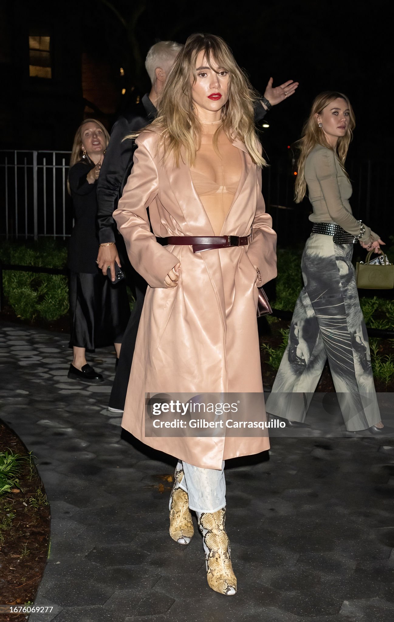 Suki Waterhouse - seen attending Tory Bruch Spring 2024 Show in HQ