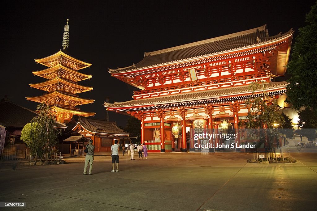 Hozomon Gate was built in 942 by military commander Taira no...