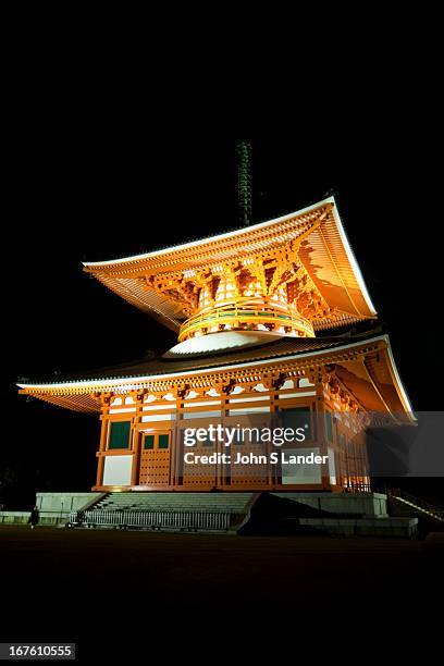 The construction of Daito was started by Kobo Daishi in 816 and was completed in 887 by Shinzen Daitoku. This massive structure represents the ideals...