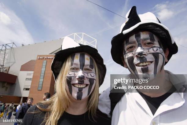 Juventus Turin supporters pose near Old Trafford before the European Champions League Final match between Milan AC and Juventus Turin, 28 May 2003 in...