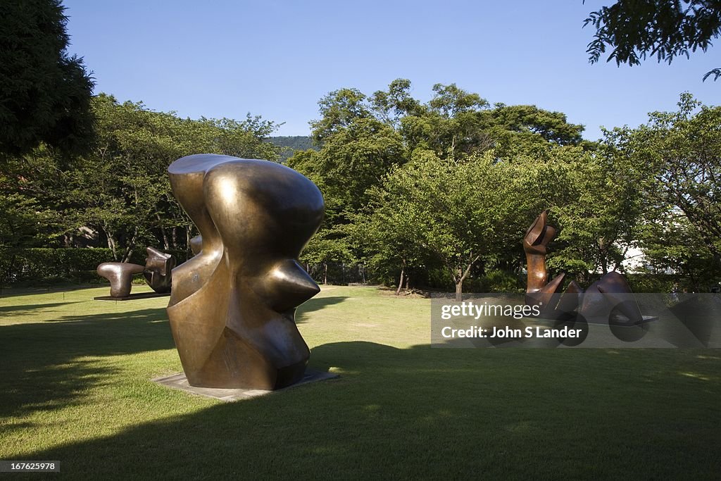 "Large Spindle Piece" Henry Moore - The Hakone Open Air...