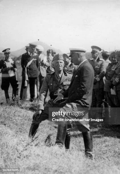 King Victor Emmanuel III. Near Florence, in conversation with Benito Mussolini. Photograph. About 1920. König Viktor Emmanuel III. Nahe Florenz im...
