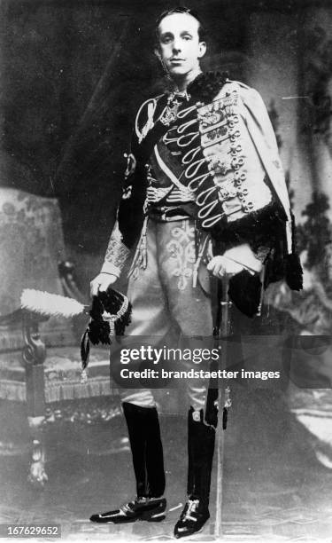 King Alfons XIII of Spain in the age of 16. Photograph. 1902. Der spanische König Alfons XIII. Im Alter von 16 Jahren. Photographie. 1902.