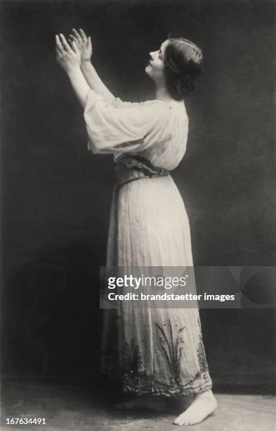 The US-american dancer Isadora Duncan. About 1900. Photograph. Die US-amerikanische Tänzerin Isadora Duncan. Um 1900. Photographie.