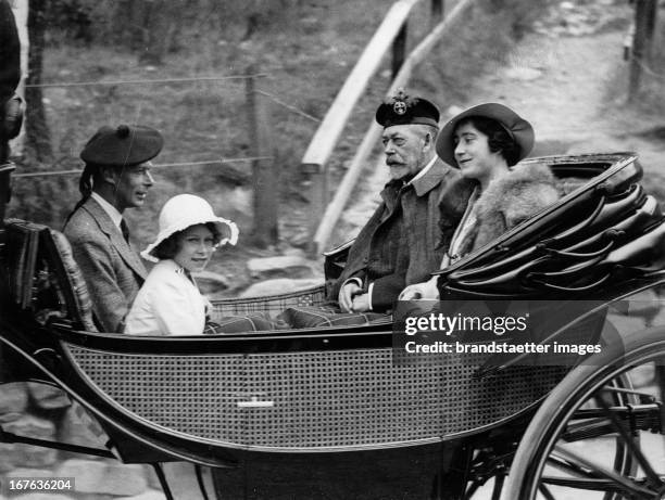 King Georg V. Of England with his wife, Princess Elisabeth and the duke of York Edward on the way to the Crathie Church/Scotland. Photograph. August...