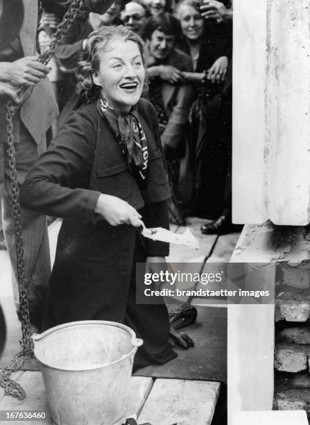 Gracie Fields. English actress. First stone laying for the new Prince of Wales-theatre in London/Coventry Street. 1937. Photograph. Gracie Fields....