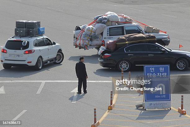 South Korean workers arriving from the Kaesong joint industrial complex in North Korea at the inter-Korean transit office on April 27, 2013 in Paju,...
