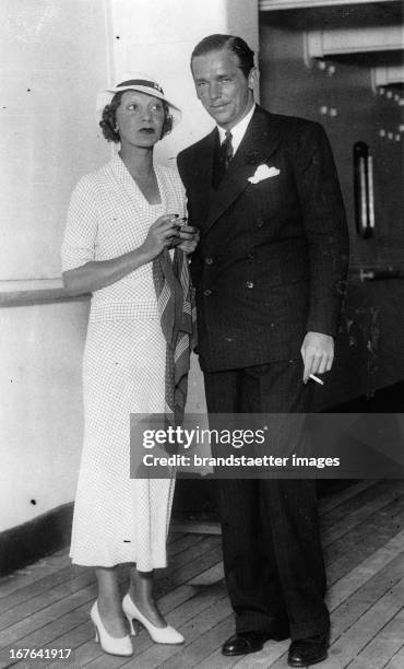 Gertrude Lawrence. English actress, singer and musical comedy performer. Douglas Fairbanks jr. US-american actor. July 25th 1933. Photograph....
