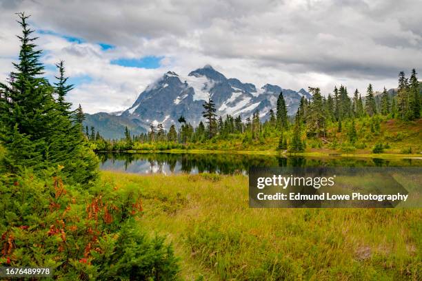 picture lake and mt. shuksan, washington. - north cascades national park stock pictures, royalty-free photos & images