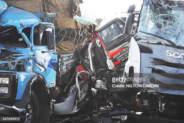 Pindamonhagaba/sp/vale do paraiba/ engavetamento com mais de 40 carros deixa 3 mortos e dezenas de feridos na rodovia presidente dutra, as pistas...