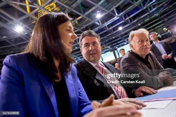 Buendnis 90/Die Gruenen co-chancellor candidate Katrin Goering-Eckardt, guest speaker SPD Chairman Sigmar Gabriel and German Greens Party...