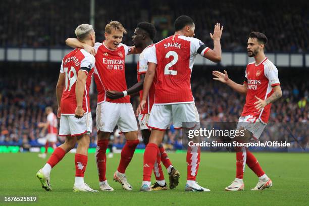 Leandro Trossard of Arsenal celebrates with Martin Odegaard of Arsenal , Bukayo Saka of Arsenal , William Saliba of Arsenal and Fabio Vieira of...