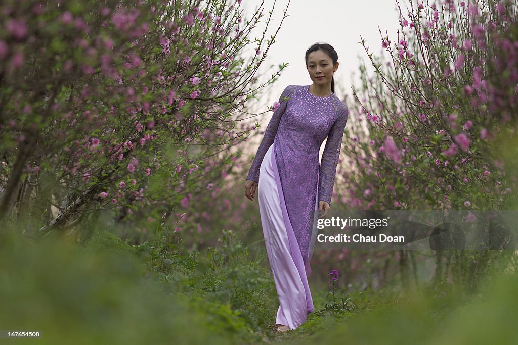 A Vietnamese woman Hoang Thu Huong wearing Vietnamese...