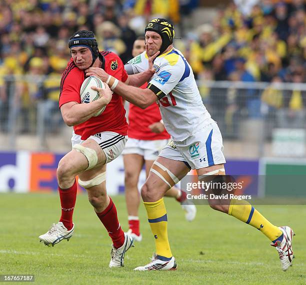 Tommy O'Donnell of Munster holds off Julien Bonnaire during the Heineken Cup semi final match between Clermont Auvergne and Munster at Stade de la...