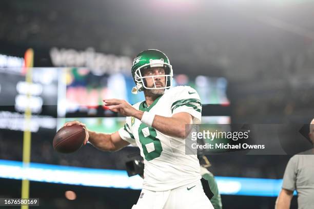 Aaron Rodgers of the New York Jets passes as he warms up prior to a game against the Buffalo Bills at MetLife Stadium on September 11, 2023 in East...