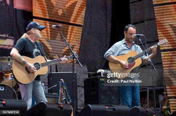 American guitarist/vocalists Greg Allman and Dave Matthews perform on stage at the 22nd Annual Farm Aid concert, Randall's Island, New York, New...