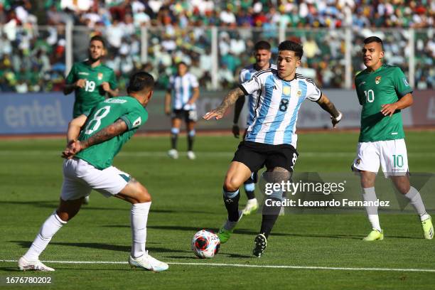 Enzo Fernandez of Argentina competes for the ball with Diego Bejarano of Bolivia during a FIFA World Cup 2026 Qualifier match between Bolivia and...