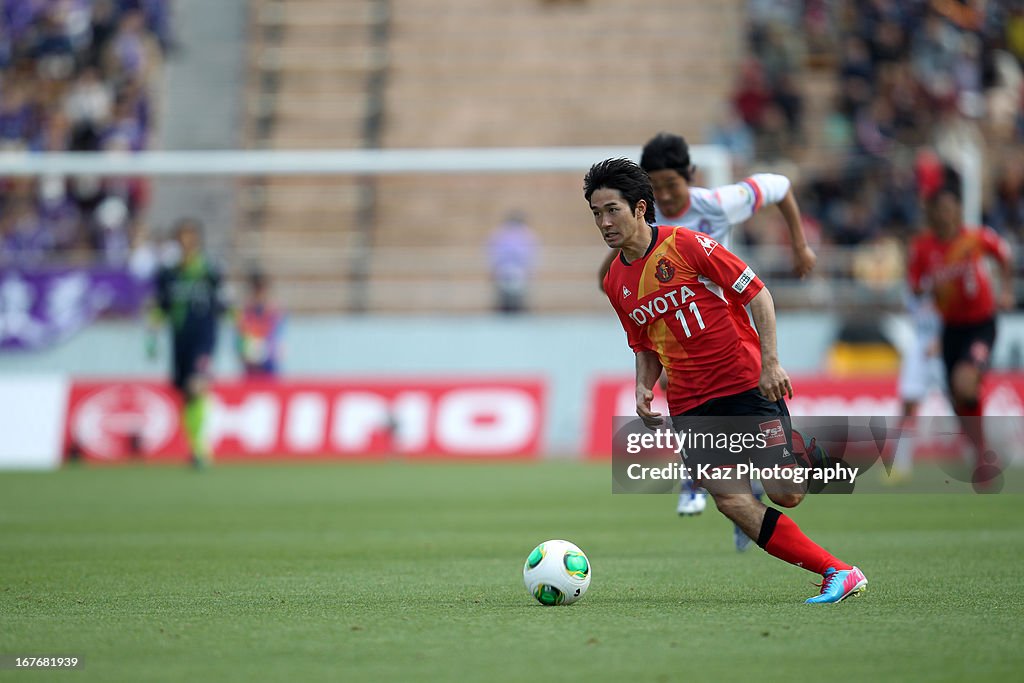 Nagoya Grampus v Sanfrecce Hiroshima - J.League 2013