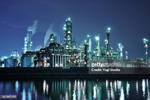 oil refinery at night - factory stock-fotos und bilder