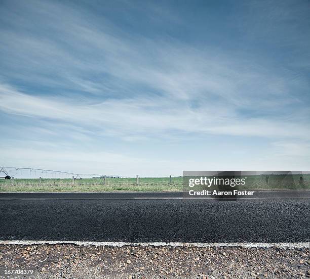 country road - empty road ストックフォトと画像
